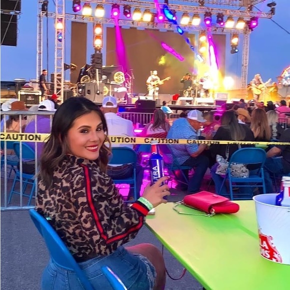 Meet your Posher, Vanessa - Picture 5 of 8